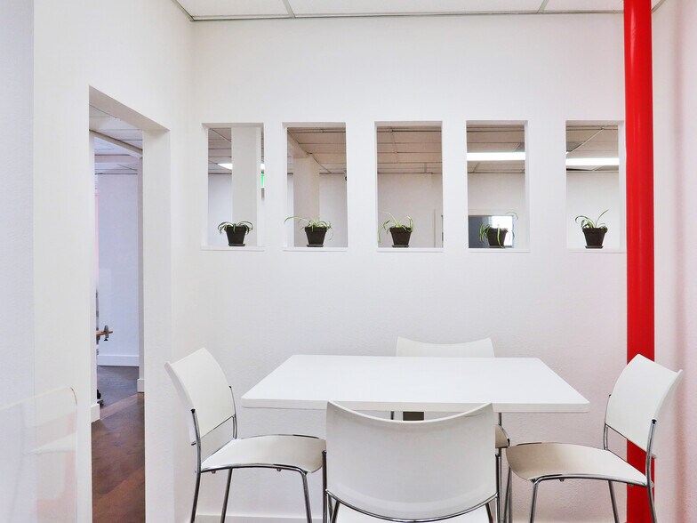 More Photos Of 45-49 Powell St, San Francisco Loft Creative Space For Lease