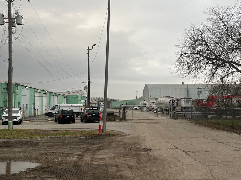 More Photos Of 7020 Cline Ave, Hammond Warehouse For Lease