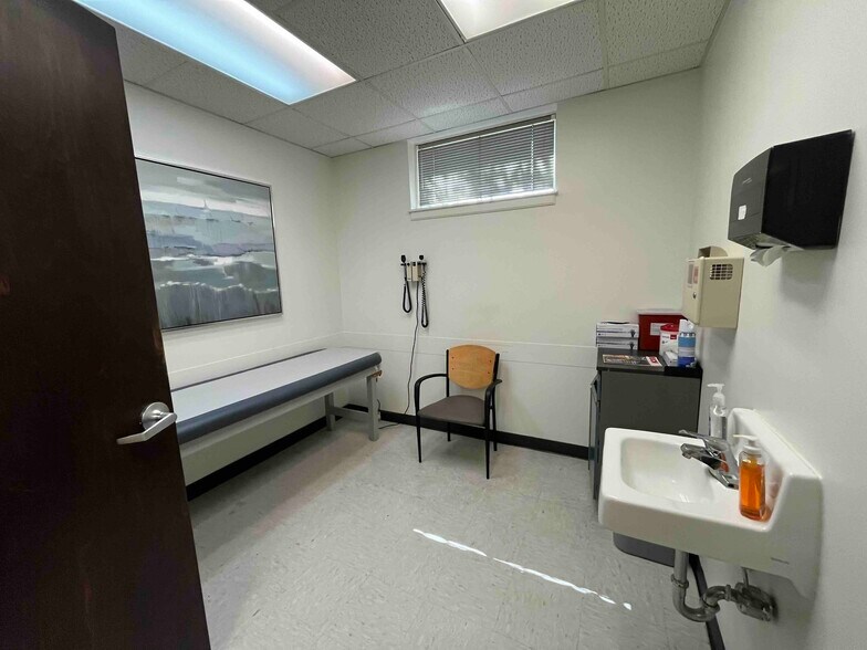 More Photos Of 1664 Forestdale Blvd, Birmingham Medical For Sale