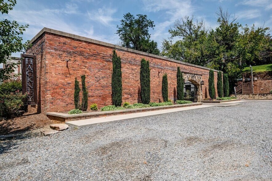 More Photos Of 11 Railroad St, Murphy Research And Development For Sale