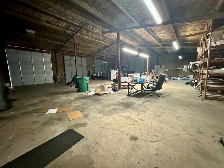 More Photos Of 8351 Bryant Dr, Silsbee Warehouse For Sale