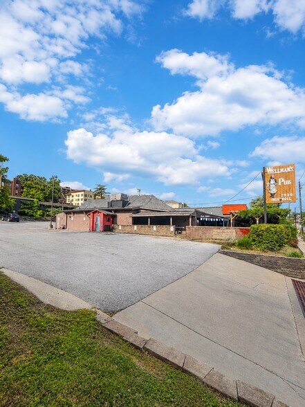More Photos Of 2920 Ingersoll Ave, Des Moines Restaurant For Lease