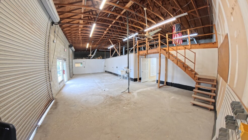 More Photos Of 2825 Business Center Blvd, Melbourne Distribution For Lease