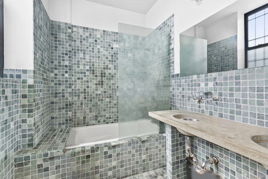 More Photos Of 183 Concord St, Brooklyn Flex For Sale