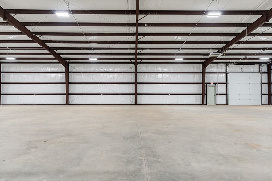 More Photos Of 9014 County Road 6820, Lubbock Distribution For Lease