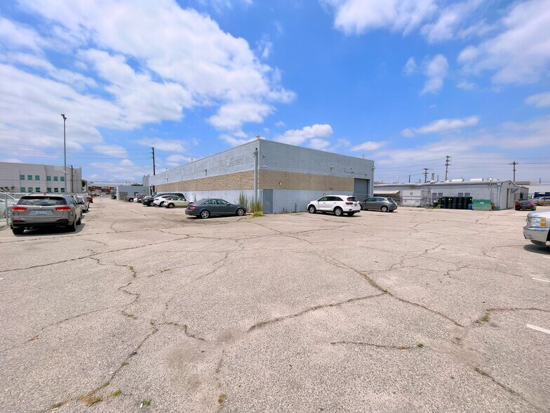 More Photos Of 5164-5166 Alcoa Ave, Los Angeles Manufacturing For Lease