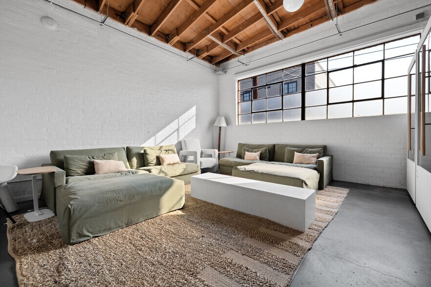 More Photos Of 523 Victoria Ave, Venice Loft Creative Space For Lease