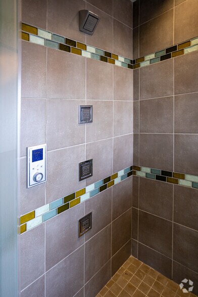 More Photos Of 201 Resting Tree Dr, Bristol Office For Lease