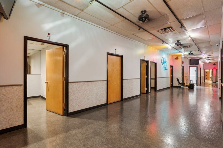 More Photos Of 1900 S Christopher Columbus Blvd, Philadelphia Freestanding For Sale