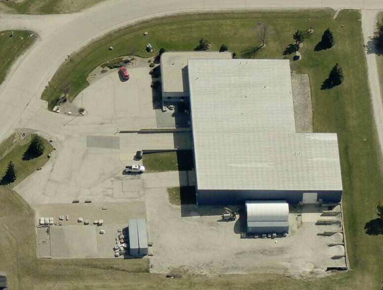 More Photos Of 8624-8626 Hollander Dr, Franksville Warehouse For Sale