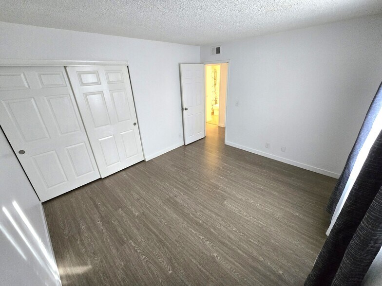 More Photos Of , Las Vegas Multifamily For Sale
