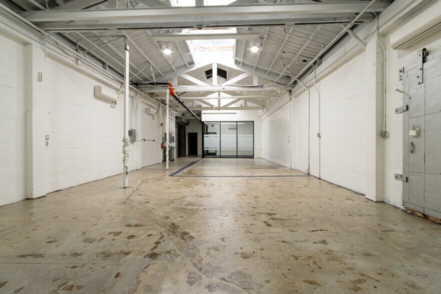 More Photos Of 1345 Howard St, San Francisco Light Distribution For Lease
