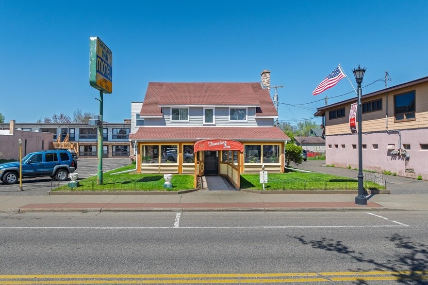 More Photos Of 309 E Wall St, Eagle River Hotel For Sale