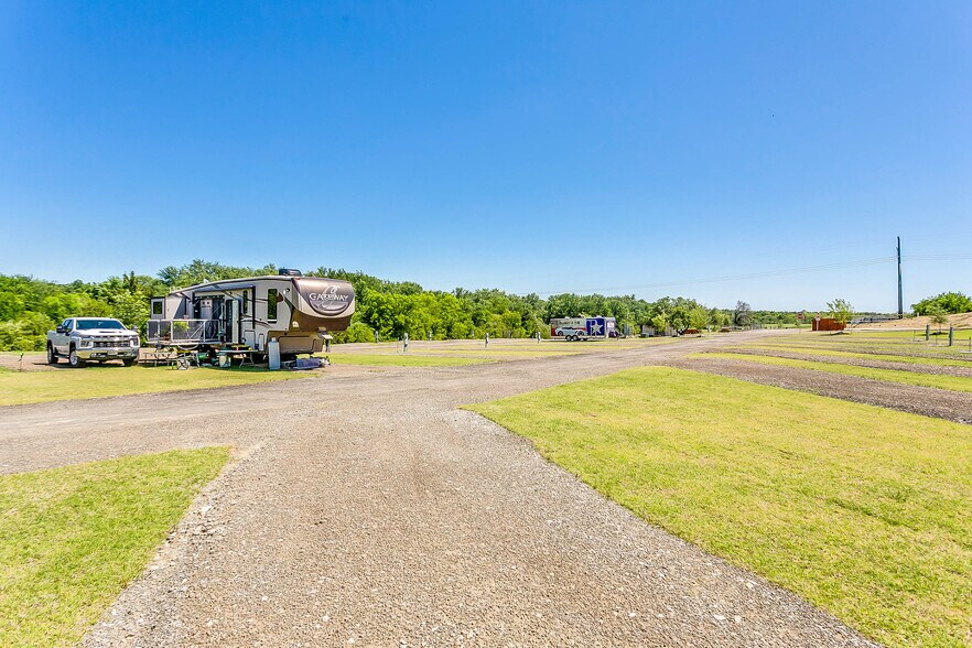 More Photos Of 5860 N FM 51, Weatherford Trailer Camper Park For Sale