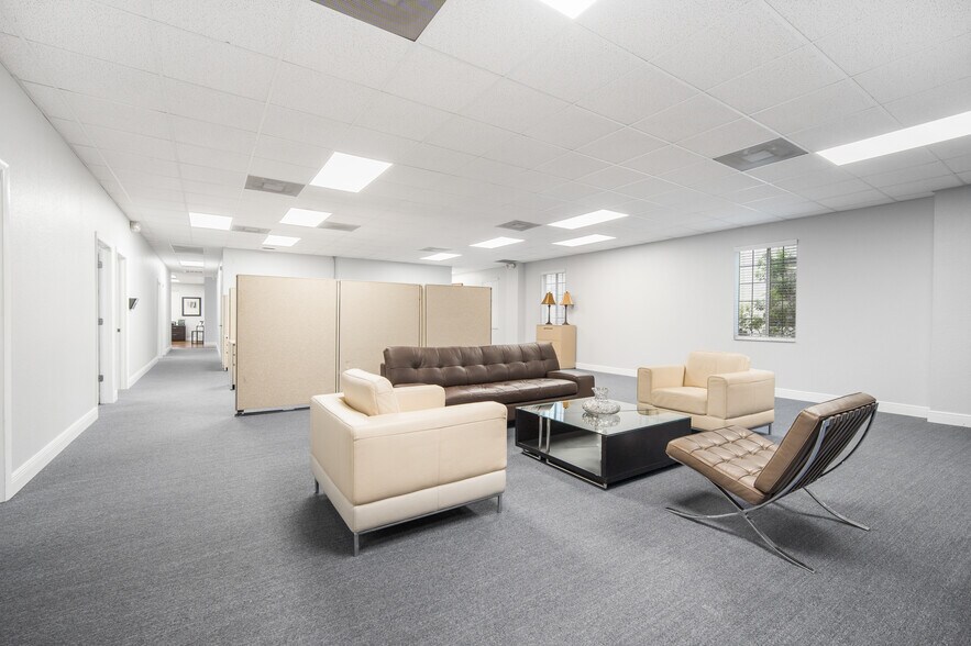 More Photos Of 6812 W Linebaugh Ave, Tampa Medical For Sale