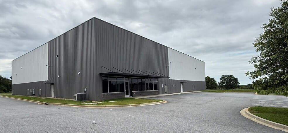Primary Photo Of 340 Mayfield Rd, Duncan Warehouse For Lease