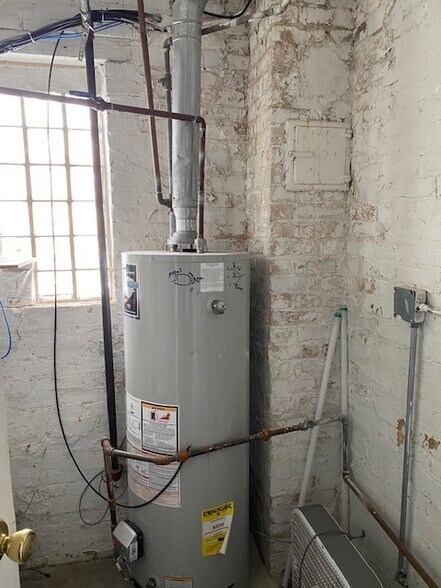 More Photos Of 1717 Howard St, Evanston General Retail For Sale