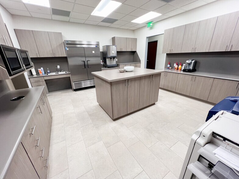 More Photos Of 6301 Holiday Hill Rd, Midland Office For Lease