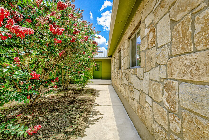 More Photos Of 45 La Buena Vista Dr, Wimberley Schools For Sale