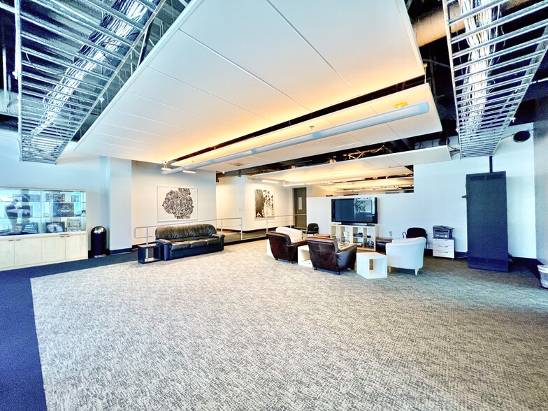 More Photos Of 250 E Olive Ave, Burbank Loft Creative Space For Lease