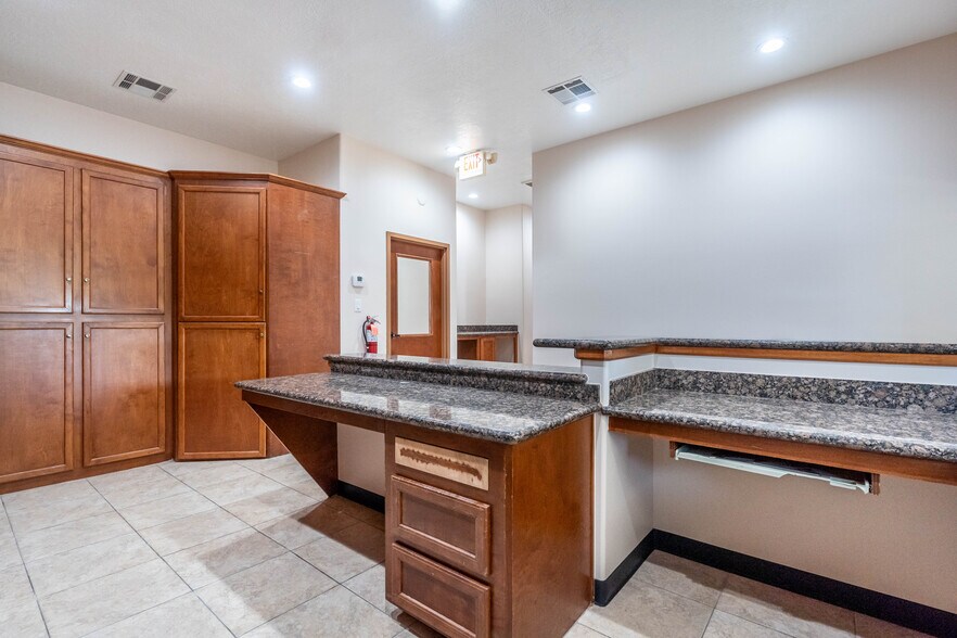 More Photos Of 3208 Broadway St, Houston Medical For Lease