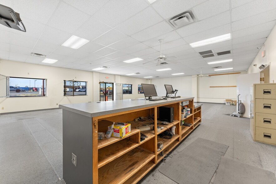 More Photos Of 2103 S Thompson St, Springdale Freestanding For Sale