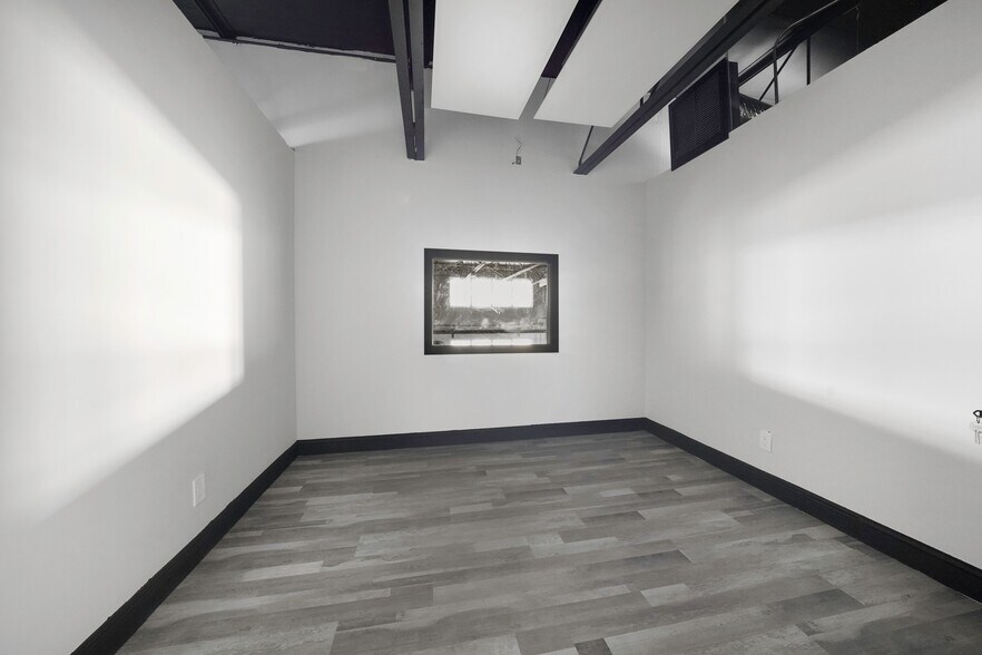 More Photos Of 2099 S Park Rd, Hallandale Manufacturing For Sale