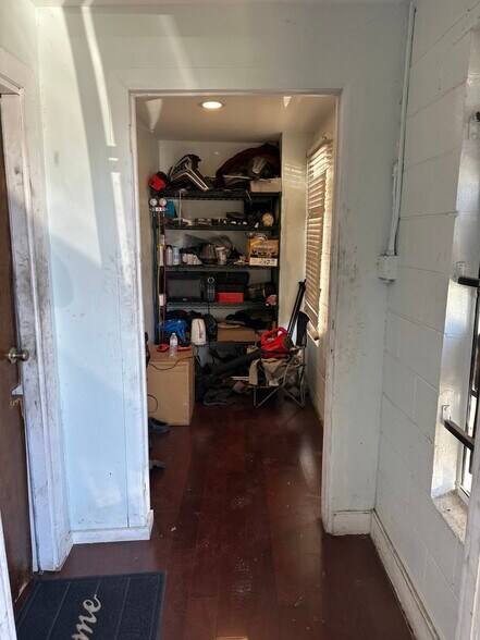 More Photos Of 3310 Buttercup St, Houston Warehouse For Sale