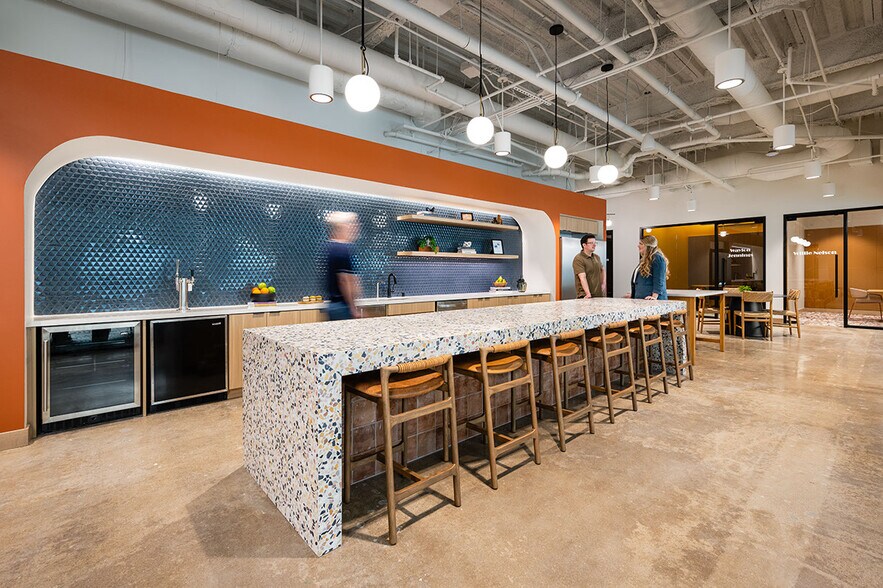 More Photos Of 6301 Gaston Ave, Dallas Office For Lease