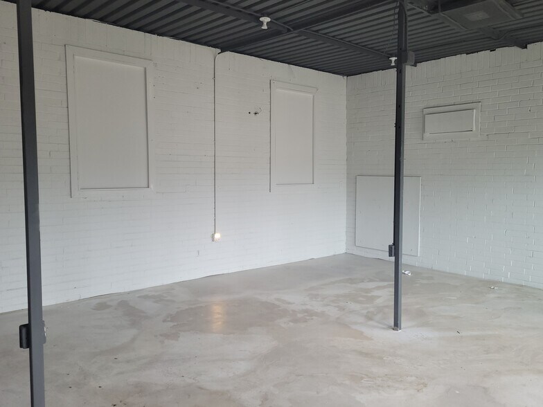 More Photos Of 4615 Sherman St, Houston Freestanding For Lease