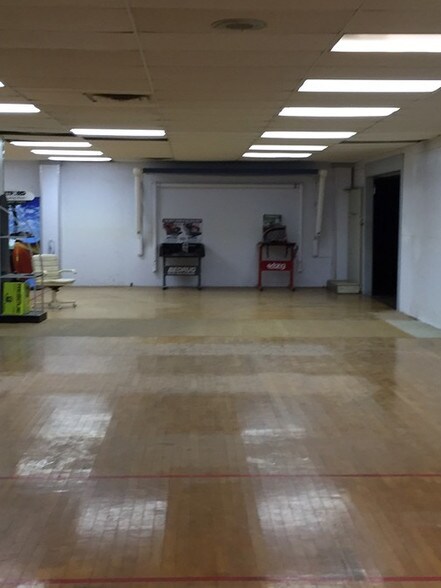 More Photos Of 25080 Lakeland Blvd, Euclid Auto Dealership For Sale