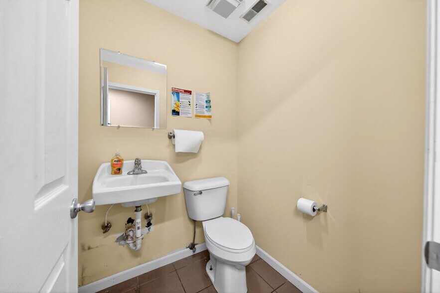 More Photos Of 114-116 E Orleans St, Pacific Office For Sale