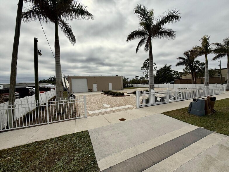 More Photos Of 121 E McKenzie St, Punta Gorda Warehouse For Sale