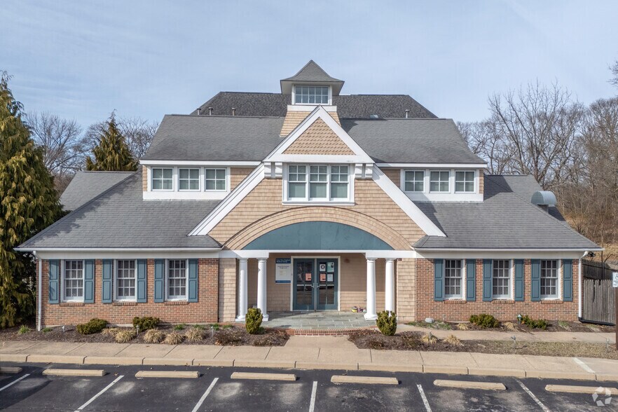 More Photos Of 227 Centerville Rd, Warwick Medical For Lease