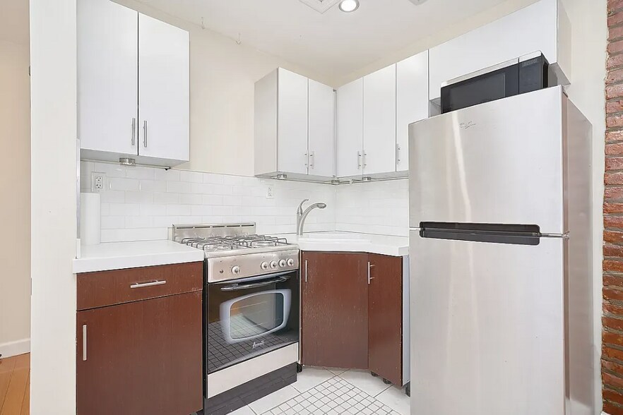 More Photos Of 222 E 18th St, New York Apartments For Sale