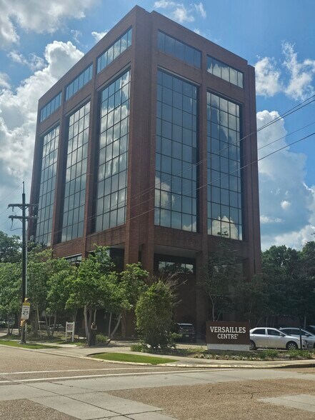 More Photos Of 102 Versailles Blvd, Lafayette Office For Lease