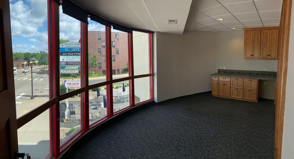 More Photos Of 5309-5325 S Lyndale Ave, Minneapolis Unknown For Lease