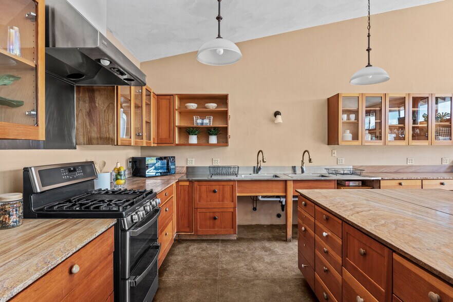 More Photos Of 4300 Young Creek Rd, Ukiah Specialty For Sale