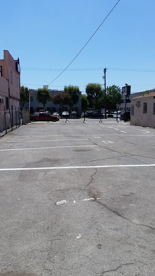 More Photos Of 16129 Sherman Way, Van Nuys Office For Lease