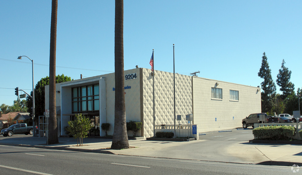 Primary Photo Of 9204 Magnolia Ave, Riverside Bank For Lease