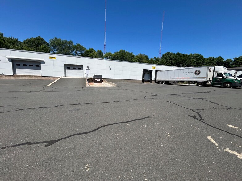 More Photos Of 6 Britton Dr, Bloomfield Warehouse For Lease