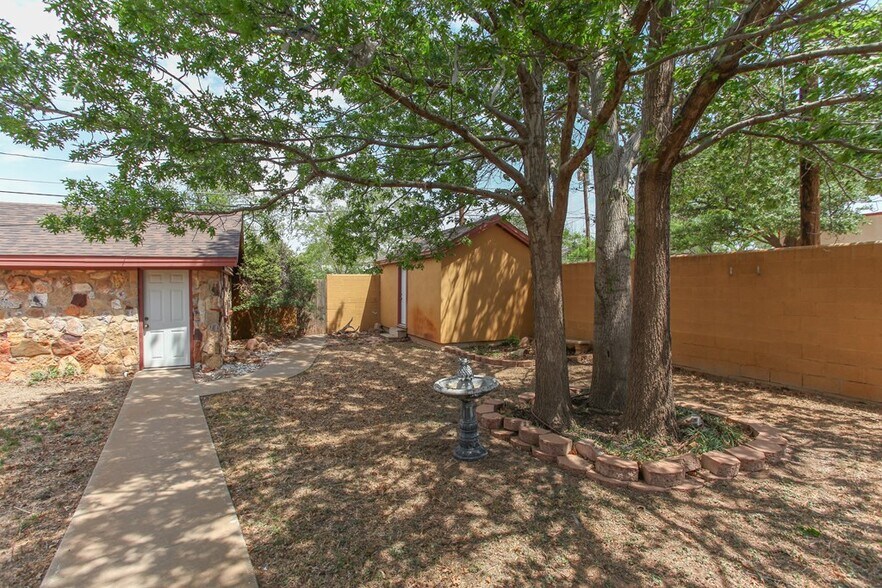 More Photos Of 1201 E 11th Pl, Big Spring Specialty For Sale
