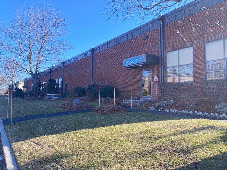 More Photos Of 22 6th Rd, Woburn Warehouse For Lease