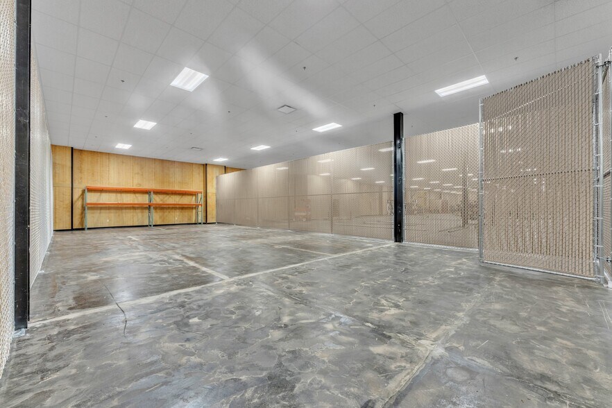 More Photos Of 2150 Garden of the Gods Rd, Colorado Springs Showroom For Sale