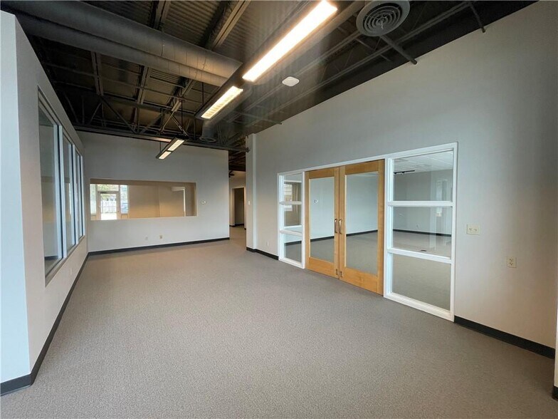 More Photos Of 206 SW 8th St, Bentonville Apartments For Lease