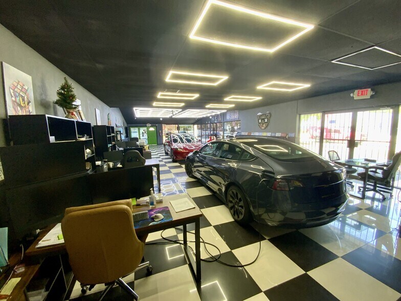 More Photos Of 15551 W Dixie Hwy, North Miami Beach Auto Dealership For Lease