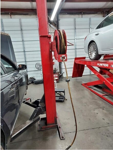 More Photos Of 301 N Logan St, Gaffney Auto Repair For Sale