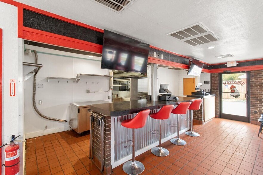 More Photos Of 1725 George Washington Memorial Hwy, Gloucester Point Restaurant For Sale