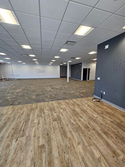 More Photos Of 1130 E Walnut St, Carbondale Freestanding For Lease