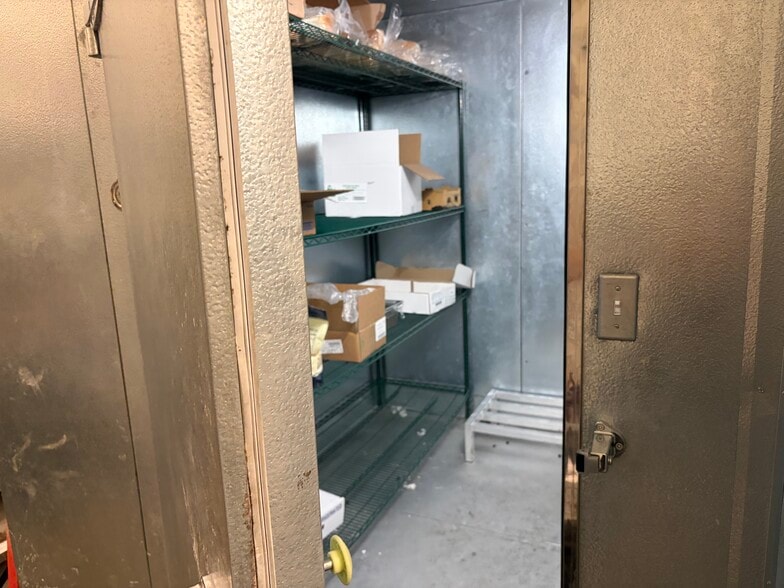 More Photos Of 1111-1191 S Victoria Ave, Oxnard General Retail For Lease